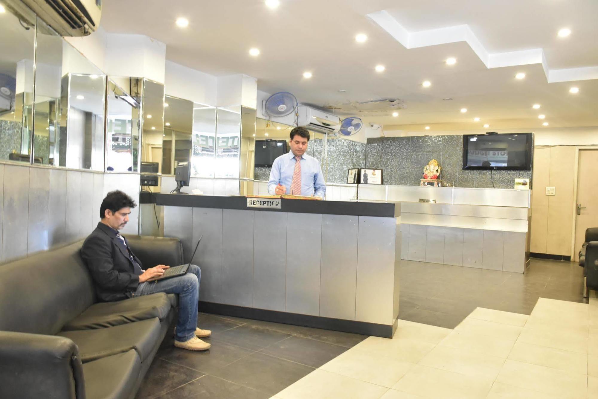 Airport Hotel Port View Nowe Delhi Zewnętrze zdjęcie
