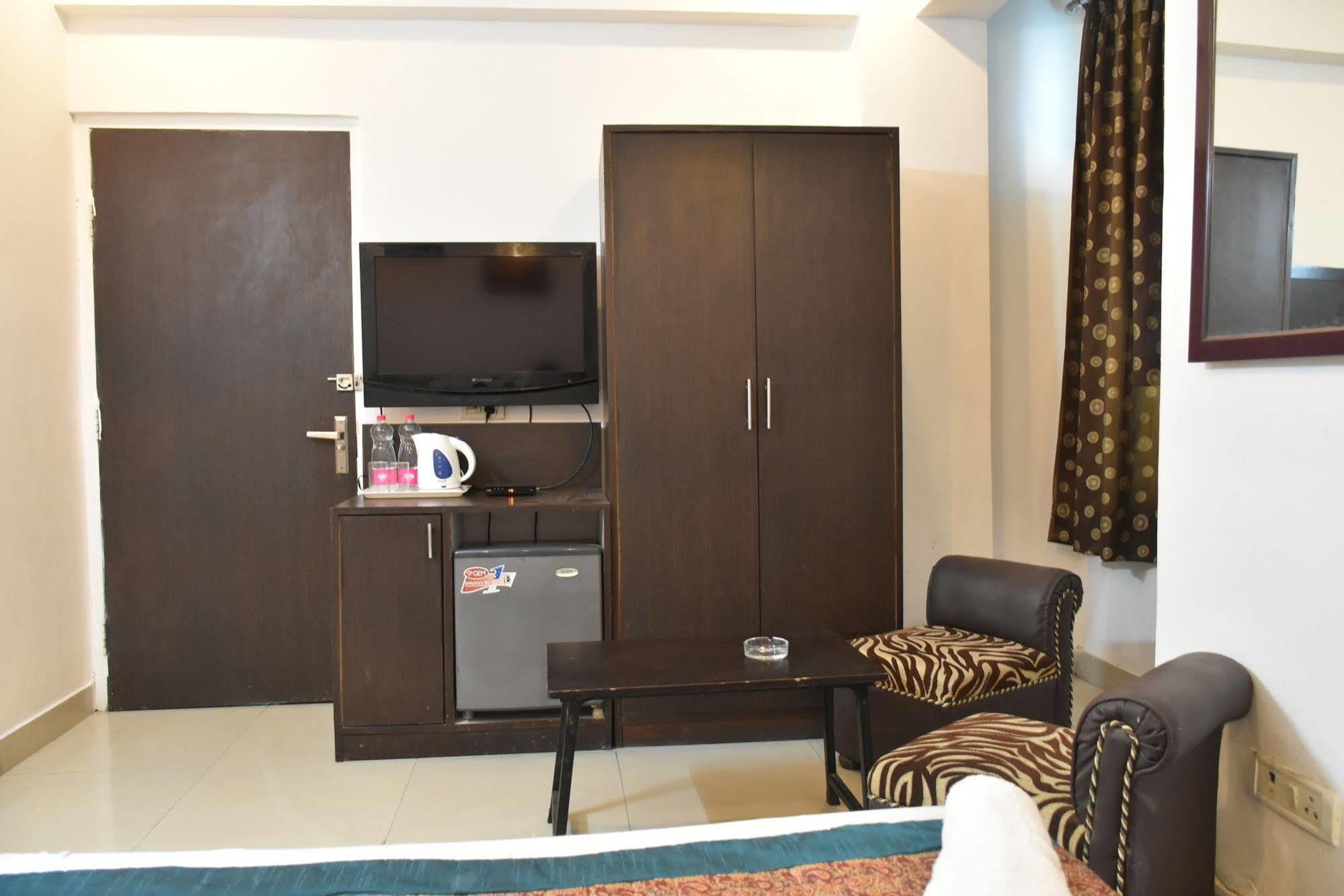 Airport Hotel Port View Nowe Delhi Zewnętrze zdjęcie